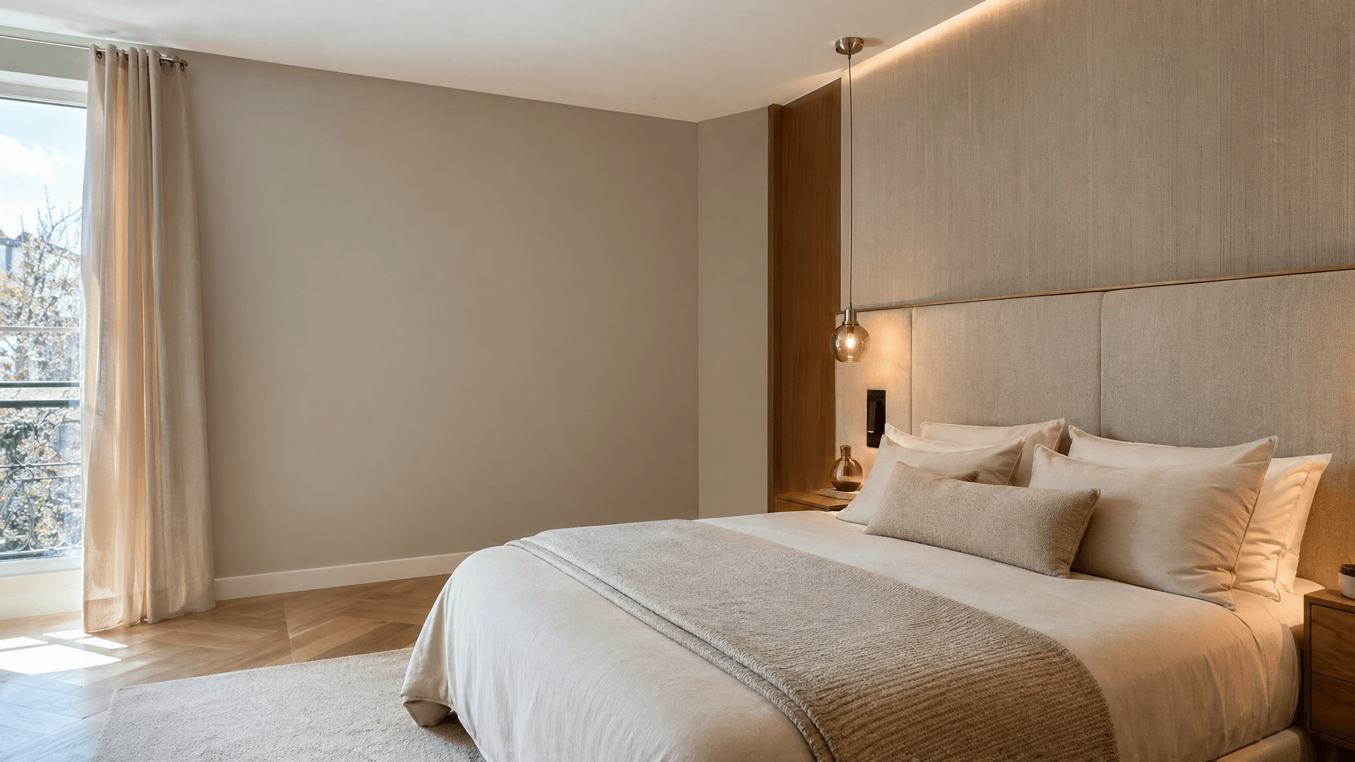 Chambre rénovée, literie, rangements et peinture soignée