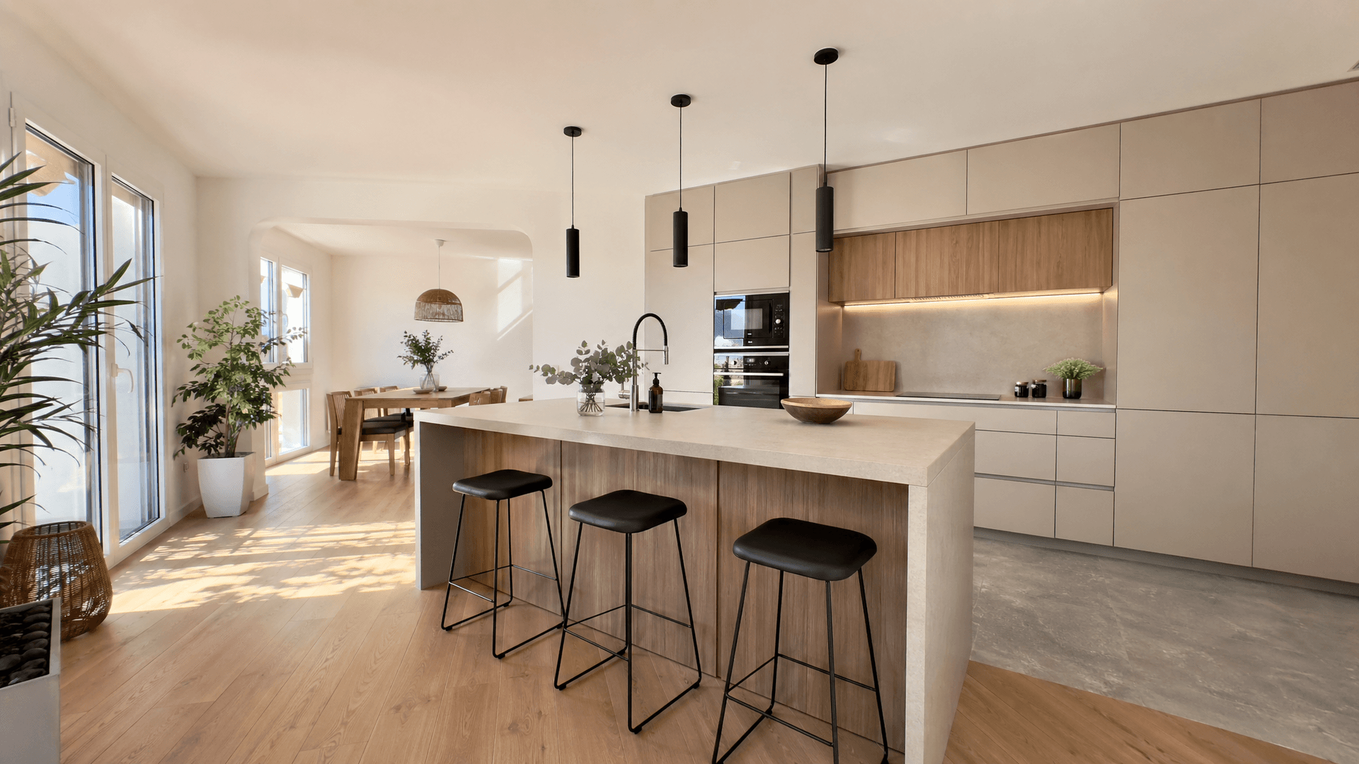Cuisine contemporaine rénovée, plan de travail et éclairage sur mesure