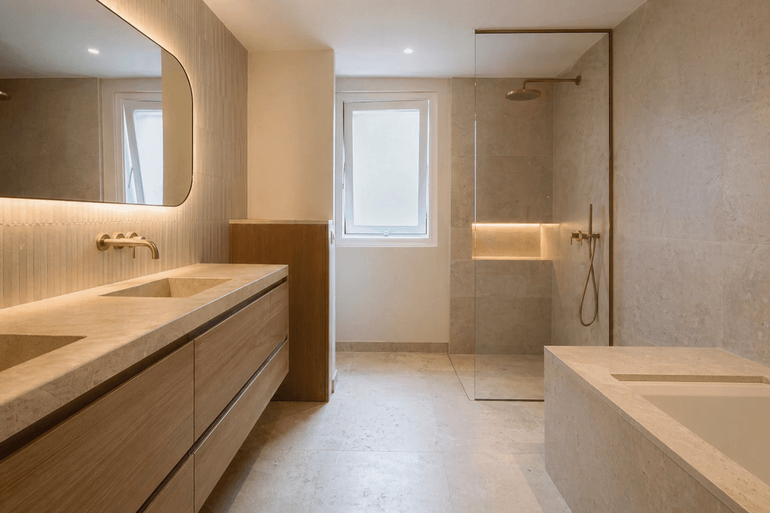Salle de bain rénovée à Versailles : témoignage client La Référence Travaux