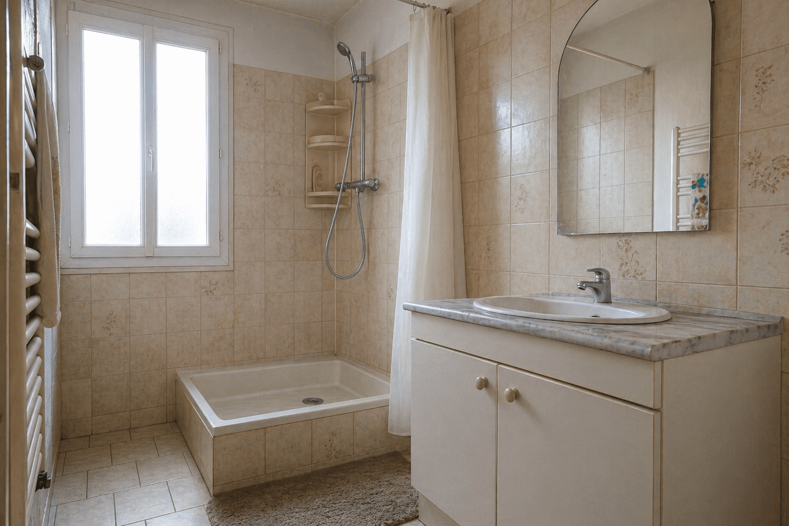 Salle de bain avant rénovation à Saint-Cloud