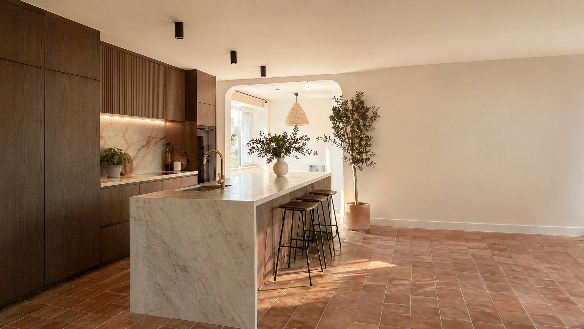Appartement rénové en Île-de-France : séjour lumineux, parquet et volumes ouverts